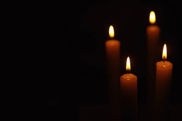 Brandende Kaars Wick Van Een Kaars Vlam Van Vuur Symbool — Stockfoto