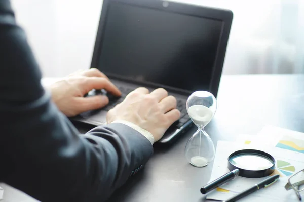 Working Time Symbolizes Hourglass Office Desk Insurance Manager Banker Office — Stock Photo, Image