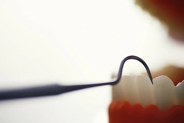 Dentist Office Dentist Examines Oral Cavity Treatment Doctor Shows Course — Stock Photo, Image