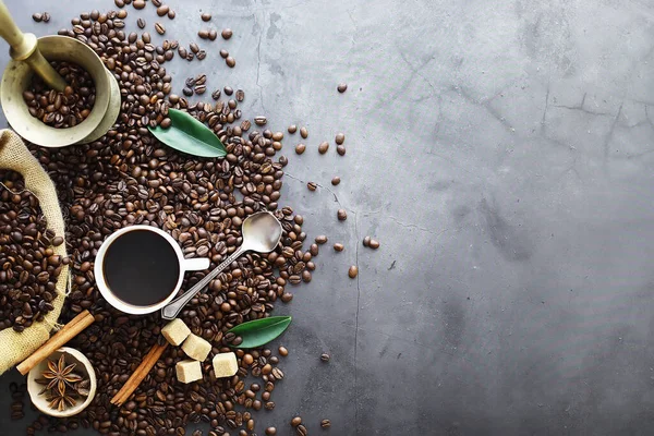 Påse Kaffe Kaffebönor Rostade Bordet Kaffebönor Med Blad För Matlagning — Stockfoto