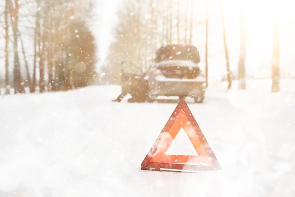 Man Car Winter Road Walk Car Repair — Stock Photo, Image