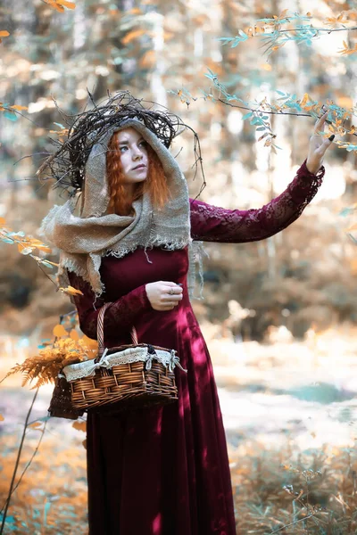 Fortune Teller Effectue Rituel Dans Les Profondeurs Forêt — Photo