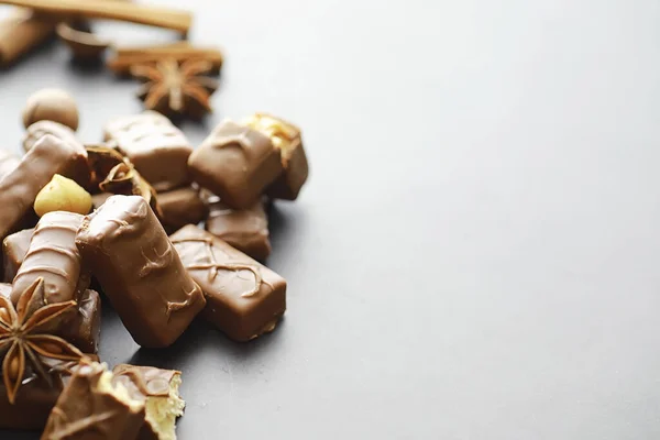 Barras Chocolate Sobre Fondo Negro Contraluz Chocolate Con Relleno Dulces — Foto de Stock