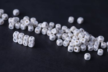 Yasal konsept. Son vasiyeti yazma prosedürü. Vasiyetnameli kağıtlar masada. Son arzunun ve vasiyetinin kaydı..