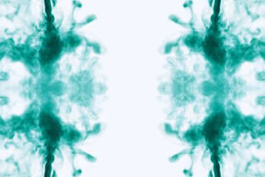 Sudaki boya arkaplanı. Puff 'lar suya boya yapar. Sudaki boyanın çözülmesi. Su kirliliği. Sanat yaratıcılığı kavramı.