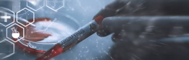 Vücudundaki tehlikeli virüs koronavirüsünü test etmek için bir kan örneği. Coronavirus testi yapılan tüpler. Virüs hastalıklarının laboratuvar çalışmaları.
