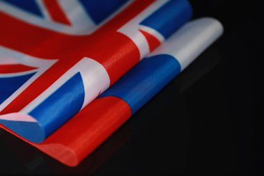 Diplomatik ilişkiler kavramı. Amerika Birleşik Devletleri ve Rusya Federasyonu bayrağı. Siyasette yaptırımlar baskı.