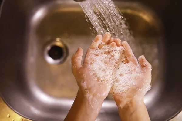 Higiena Rządzi Mycie Rąk Przed Posiłkami Leczenie Przeciwbakteryjne Rąk Mydłem — Zdjęcie stockowe