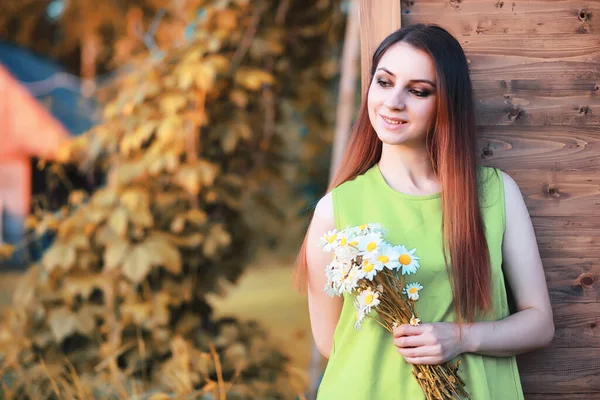 Beautiful Girl Red Hair Bouquet Daisies Natur — Stock Photo, Image