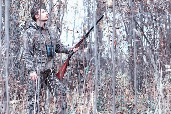 Homme Camouflage Avec Fusil Chasse Dans Une Forêt Sur Cheval — Photo