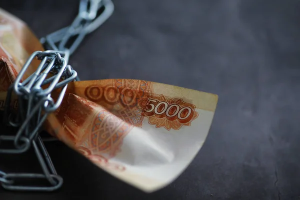 Konsepti Ulusal Para Biriminin Değer Kaybı Üzerinde 5000 Bin Ruble — Stok fotoğraf