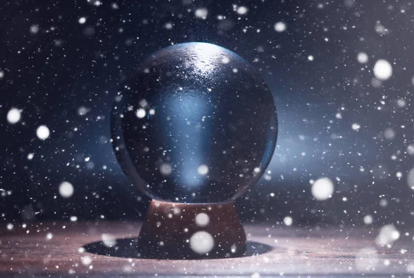 クリスタルボールは運命を予測する 未来への推測 — ストック写真