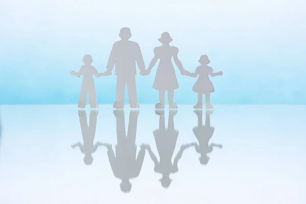 Силуэт Четырех Человек Пачки Денег Семейная Концепция Финансовый Бюджет Семьи — стоковое фото