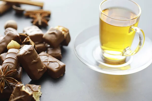 Barras Chocolate Sobre Fondo Negro Contraluz Chocolate Con Relleno Dulces — Foto de Stock