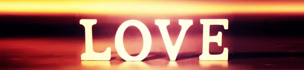 Dřevěná Kovová Písmena Tvořící Slovo Love Napsané Tmavém Černém Pozadí — Stock fotografie
