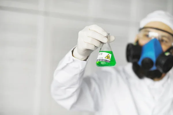 Uno Scienziato Ricercatore Laboratorio Sta Testando Farmaci Trattamento Della Polmonite — Foto Stock