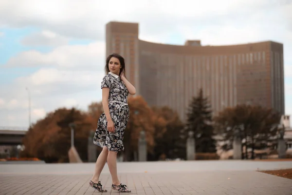 Belle Fille Pour Une Promenade Automne — Photo