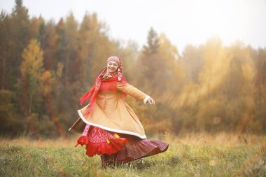 Köy tarzında geleneksel Slav ritüelleri