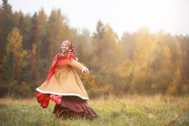 Köy tarzında geleneksel Slav ritüelleri