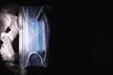 Kişisel koruyucu ekipman. Tek kullanımlık tıbbi maske. Sargı bezi solunum koruması. Tıbbi aksesuarlar.