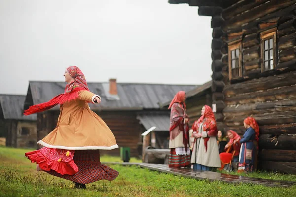 Geleneksel Slav Ritüelleri Kırsal Tarzda Yazın Dışarıda Slav Köyü Çiftliği — Stok fotoğraf