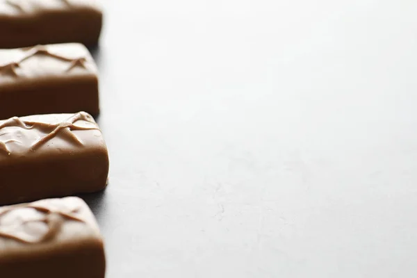 Barras Chocolate Sobre Fondo Negro Contraluz Chocolate Con Relleno Dulces — Foto de Stock