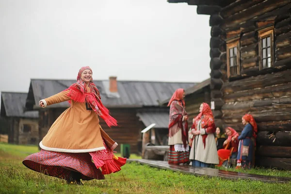 Traditionele Slavische Rituelen Rustieke Stijl Buiten Zomer Slavische Dorpsboerderij Boeren — Stockfoto