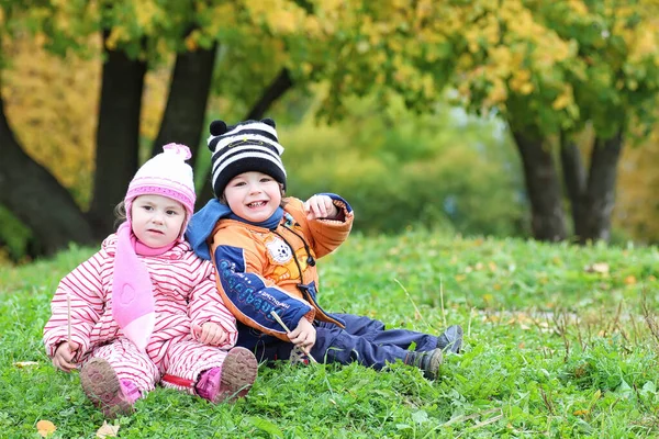 Kinderen Straat Spelen Lente — Stockfoto