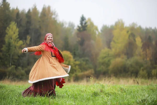 Traditionella Slaviska Ritualer Rustik Stil Utomhus Sommaren Slavisk Bondgård Bönder — Stockfoto