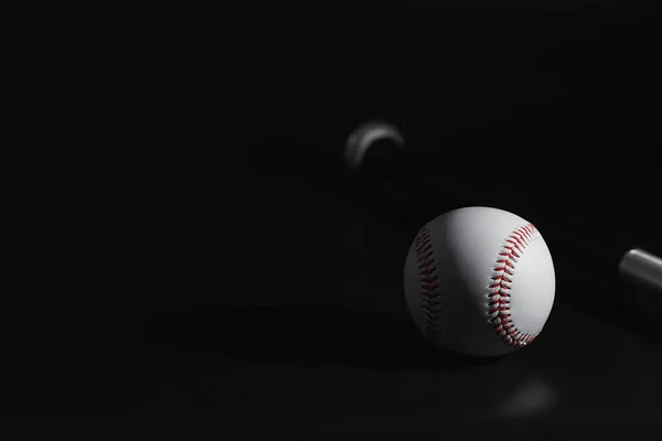 Amerikanisches Traditionelles Sportspiel Baseball Konzept Baseballball Und Schläger Auf Einem — Stockfoto