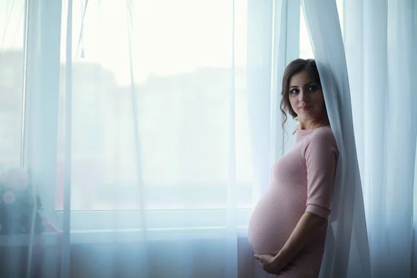 Menina Grávida Bonita Com Uma Barriga Grande Casamento Jovem Casal — Fotografia de Stock