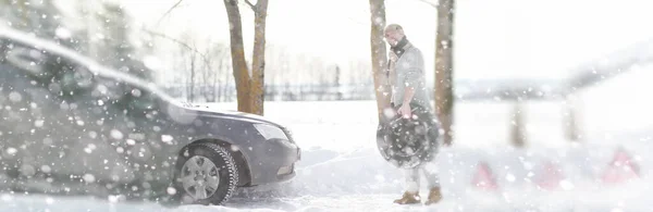 Man Broken Car Cold Winter — Stock Photo, Image