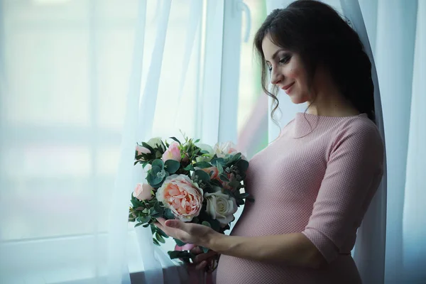 Menina Grávida Bonita Com Uma Barriga Grande Casamento Jovem Casal — Fotografia de Stock