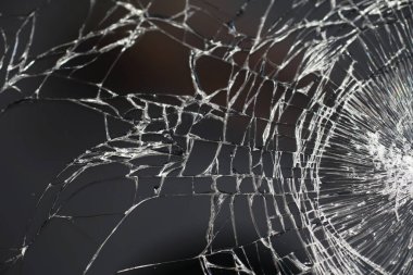 Camı kır. Kırık ekran. Bozuk telefon. Kırık cam arka plan. Camdaki beyaz çatlaklar.