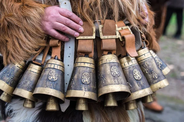Kukeri çan. Kukeri Bulgaristan halk kostümleri.