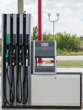 Fuel oil benzin dağıtıcısı. Benzin istasyonu.