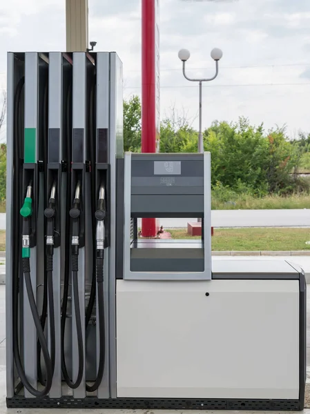 Distribuidor de gasolina de óleo combustível. Posto de gasolina . — Fotografia de Stock