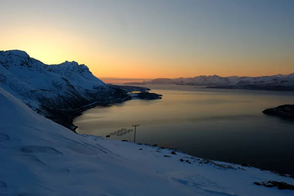 Baia nella neve serale — Foto Stock