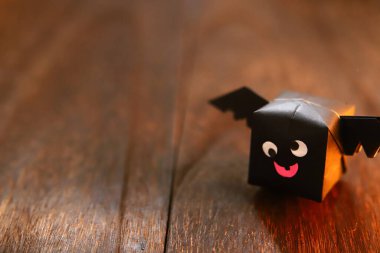 Şirin origami Cadılar Bayramı perili yarasa