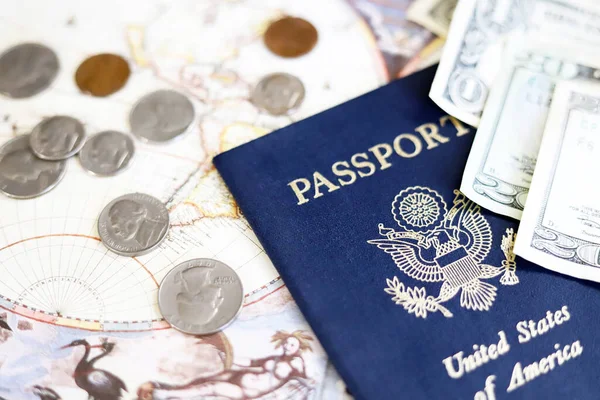 Passaporte Americano Dólares Americanos Moedas Mapa Mundo Antigo Imagem Viagem — Fotografia de Stock