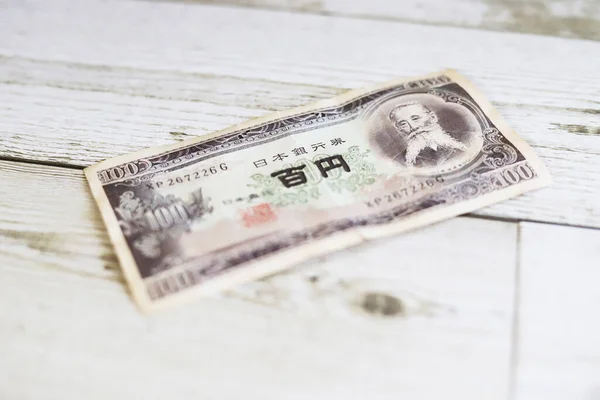 Honderd Yen Biljet Geplaatst Een Antieke Houten Tafel — Stockfoto