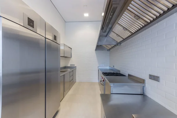 Інтер Професійної Кухні Робочі Столи Раковини Шафи Холодильник — стокове фото