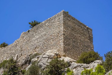   Tekel kalesinin taş duvarı. Rodos, Yunanistan                          