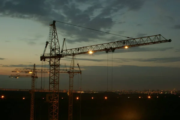 Paisagem Industrial Com Silhuetas Guindastes Fundo Pôr Sol — Fotografia de Stock