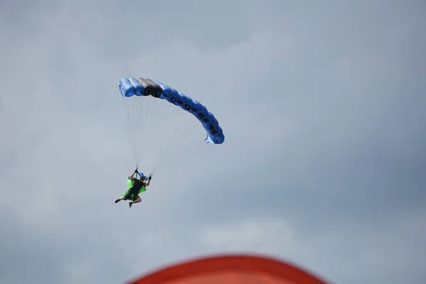 Skydiver Sky Background Preparing Landing — Stock Photo, Image