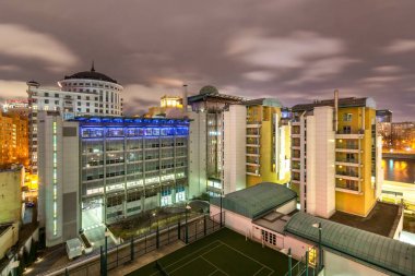 Moskova'daki İngiliz Büyükelçiliği. Gece görünümü