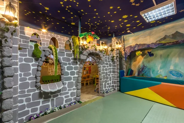 Wnętrze Kolorowego Pokoju Zabaw Dla Dzieci Pokój Zabaw Przedszkolu Mnóstwem — Zdjęcie stockowe