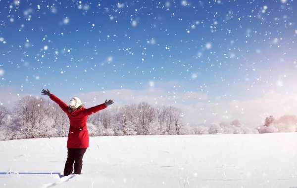 Happy woman in winter landscape on snowy landscape — Stock Photo, Image