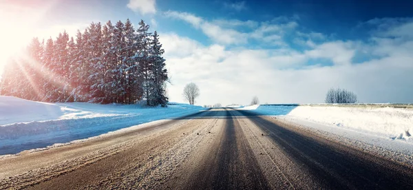 Asfalt Yol Güzel Soğuk Güneşli Karlı Kış — Stok fotoğraf