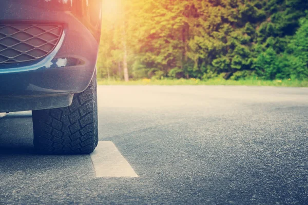 Car Asphalt Road Summer Day Park Transportation Panoramic Background Sunlight — Stock Photo, Image